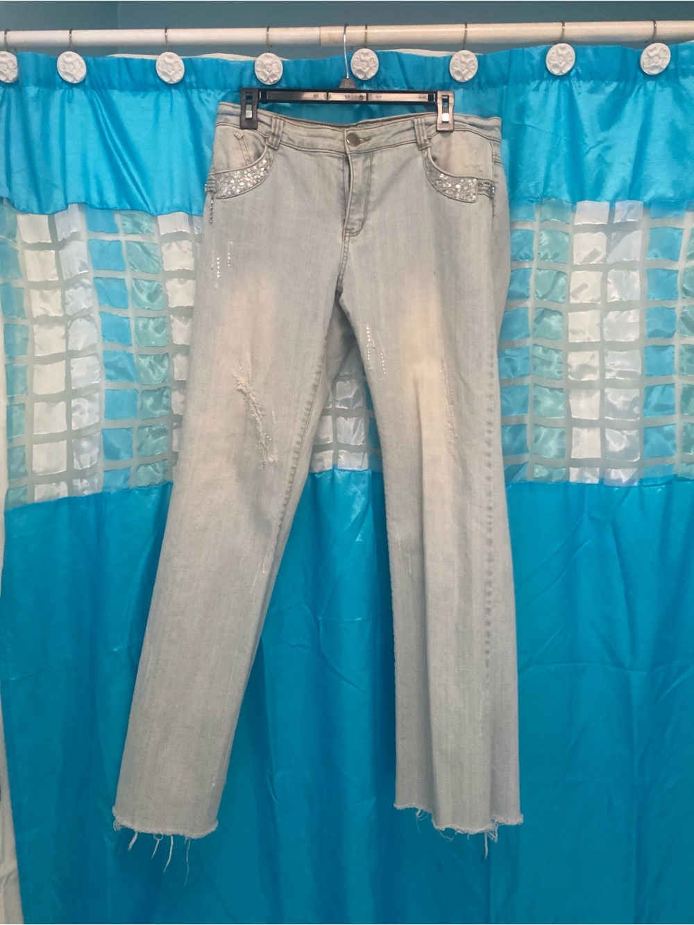 Cache Light Wash Women's Jeans with Embellished Pockets